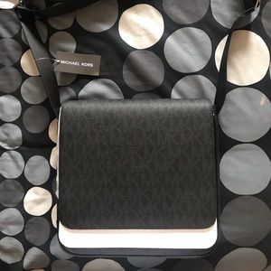Michael Kors Messenger